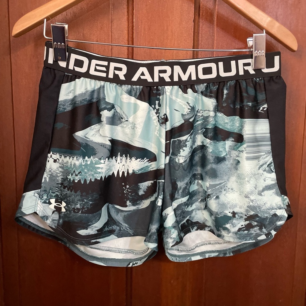 Under Armour girls youth extra large black / green athletic shorts